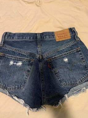 Never worn! Levi's Women's Dark Indigo Distressed Denim Cutoff Shorts